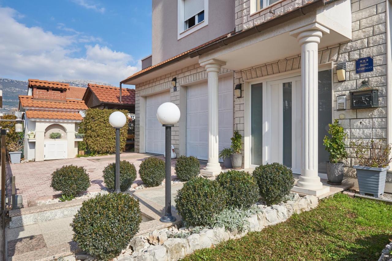 Apartments Lovric With Sea View Kastela Ngoại thất bức ảnh