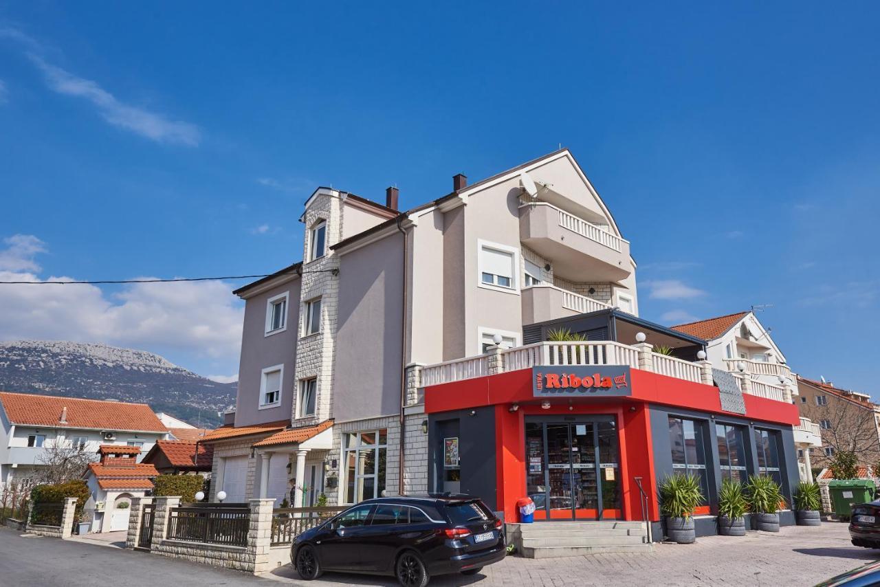 Apartments Lovric With Sea View Kastela Ngoại thất bức ảnh