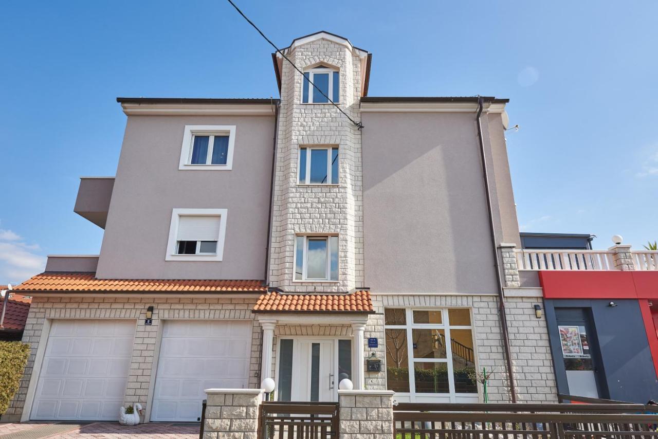 Apartments Lovric With Sea View Kastela Ngoại thất bức ảnh
