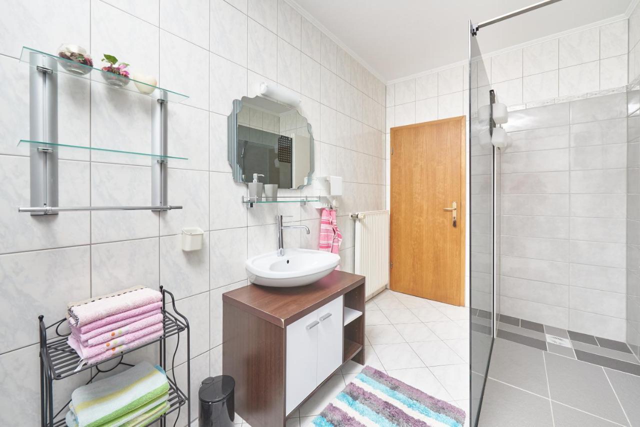 Apartments Lovric With Sea View Kastela Ngoại thất bức ảnh