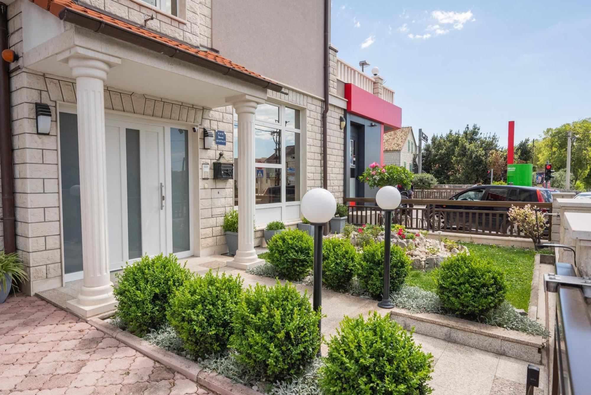 Apartments Lovric With Sea View Kastela Ngoại thất bức ảnh